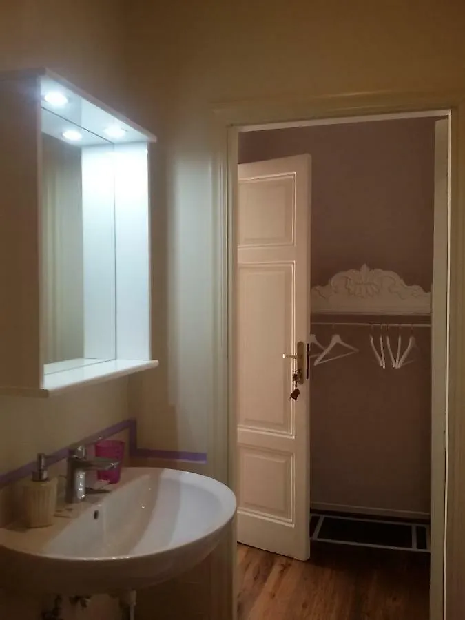 Bed & Breakfast B & B Luca Giordano N6 Naples